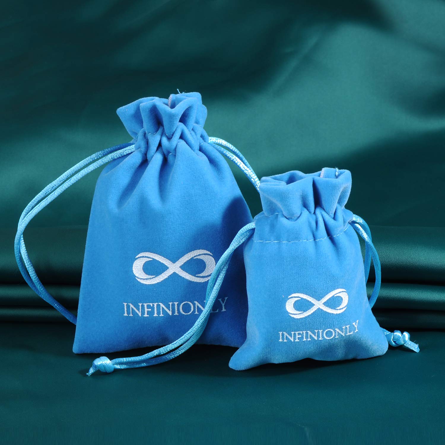 INFINIONLY Infinito orecchini argento 925 zirconi perno