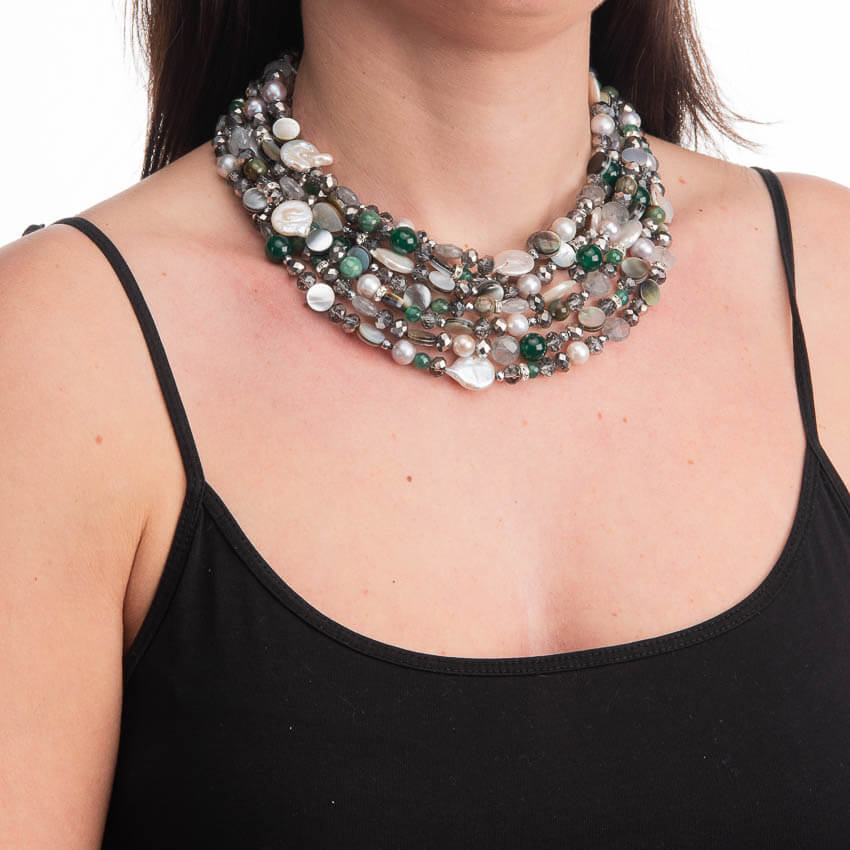 Chic Ad Hoc Collana multifili perle pietre verde grigio