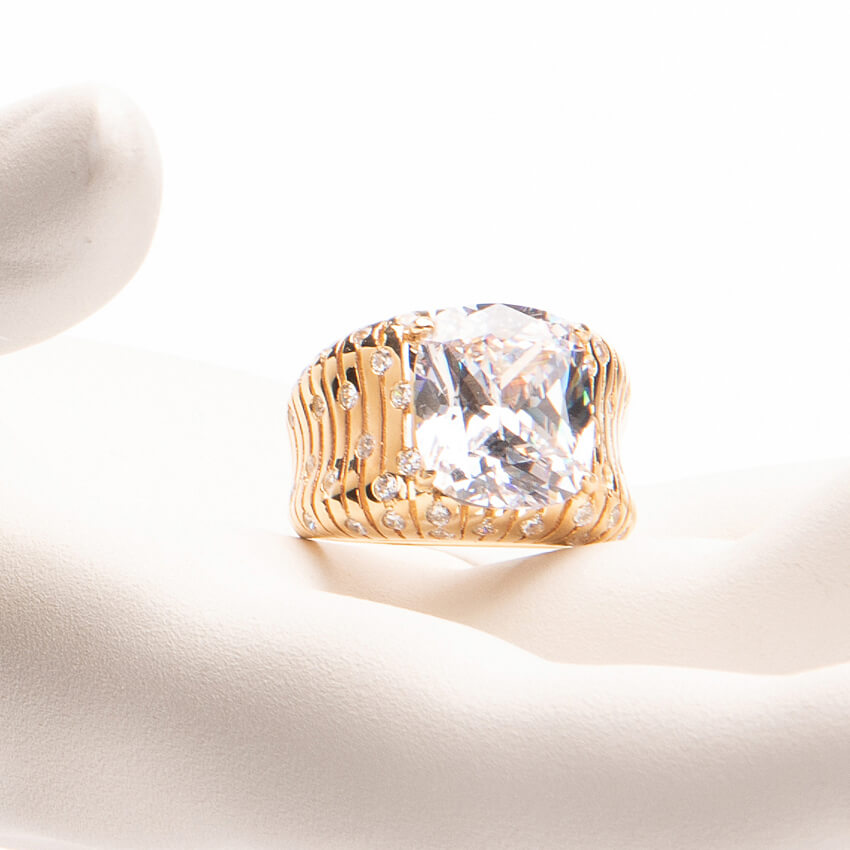 Chic Ad Hoc Anello a fascia pietra centrale crystal