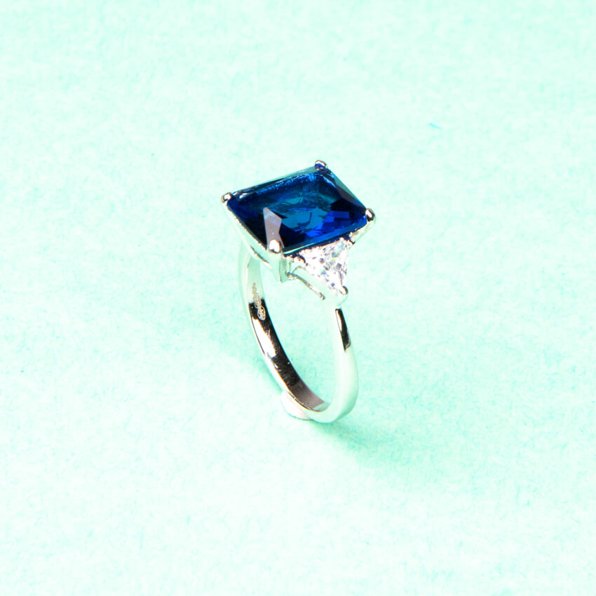 Chic Ad Hoc Anelli Anello argento pietra rettangolare blu zaffiro