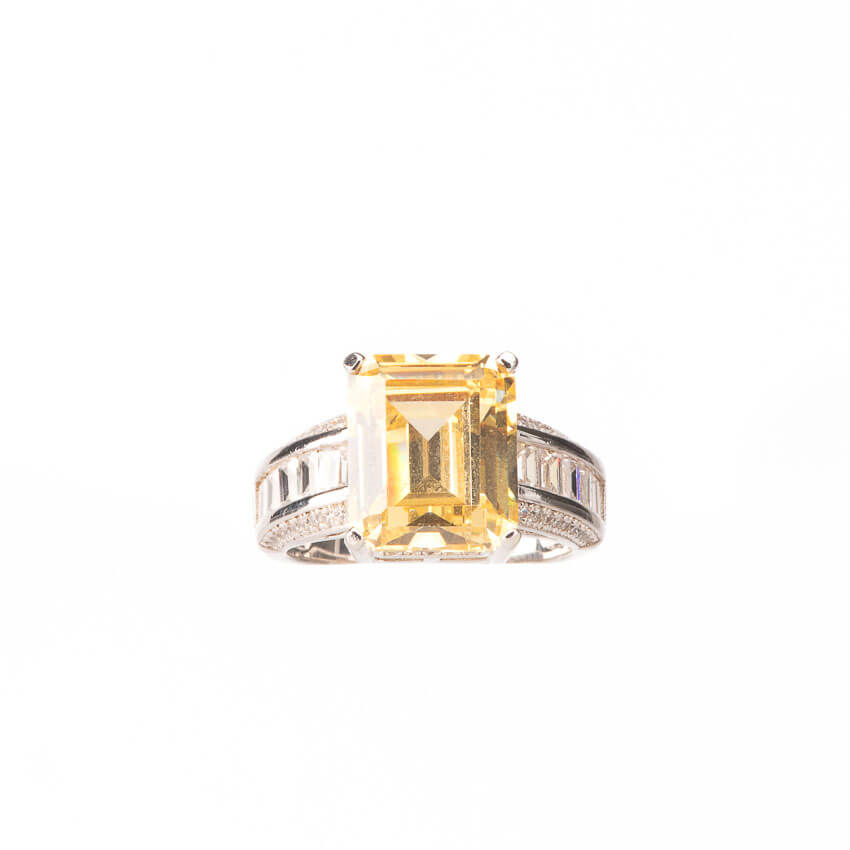 Chic Ad Hoc Anello cocktail giallo canary taglio smeraldo