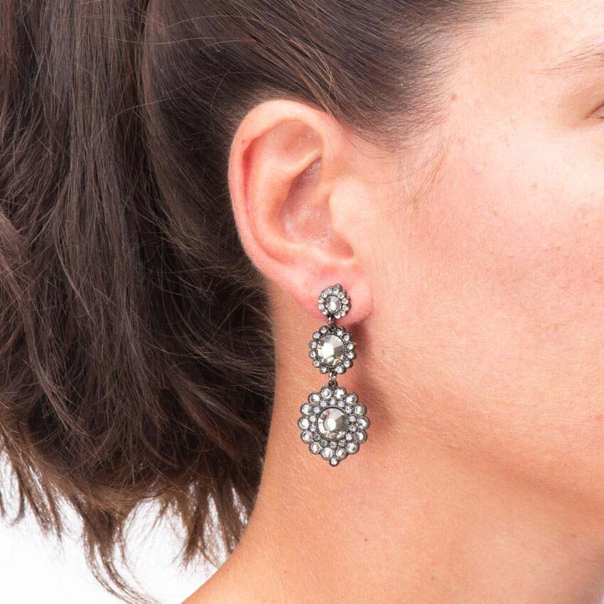 Chic Ad Hoc Orecchini Perno Fiori Cristallo Nero Pendenti