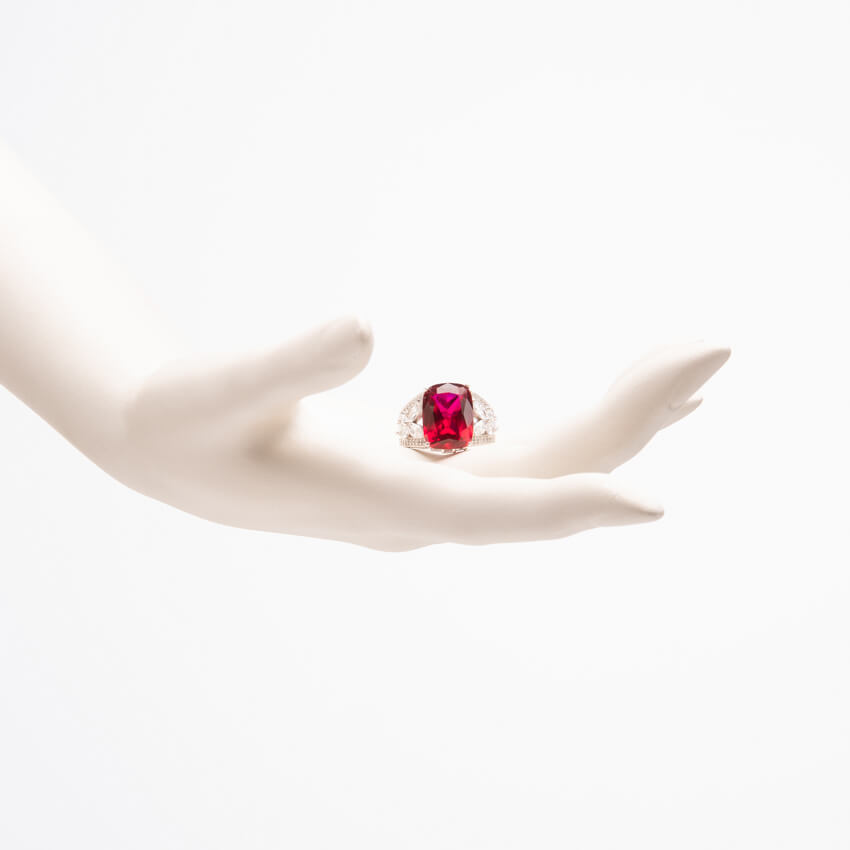 Chic Ad Hoc Anello pietra rubino e zirconi marquise