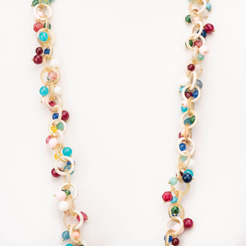 Chic Ad Hoc Collana lunga cerchi corno pietre dure multicolor